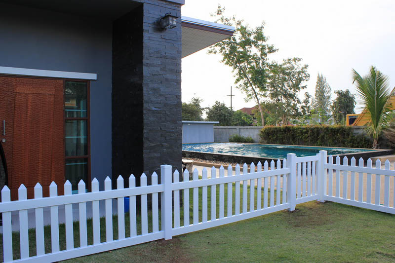 แบบรั้วบ้านสวย ๆ รั้ว uPVC สำเร็จรูป รั้วบ้านสไตล์อเมริกัน