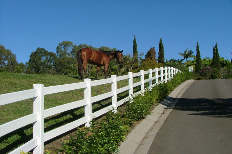 vinyl / pvc horse fence / farm ranch
